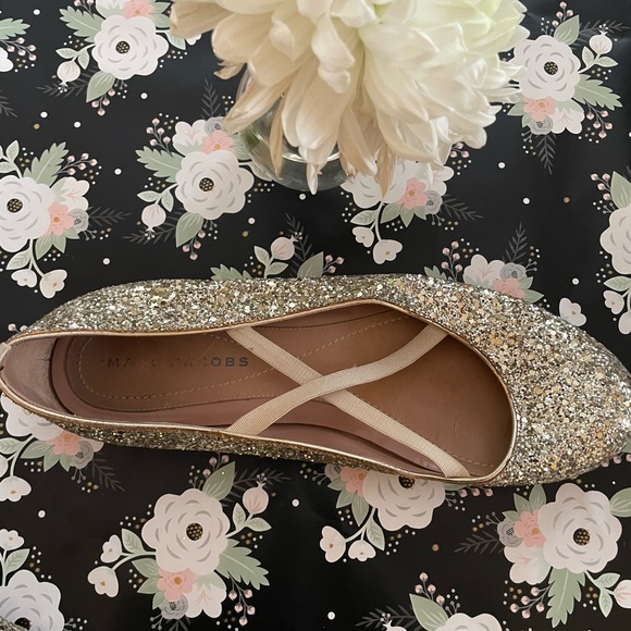 Marc Jacobs glitter flats in a blush silver shade. So fun & comfy! - Picture 4 of 4